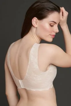 Anita Since 1886 Bralette Essential Lace 11 Anita Since 1886 Bralette Essential Lace -Bademode Verkaufsgeschäft Anita Essentials Lace Bralette 5400 612 crystal 03 1280x1280